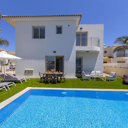 Palm 54 * Protaras