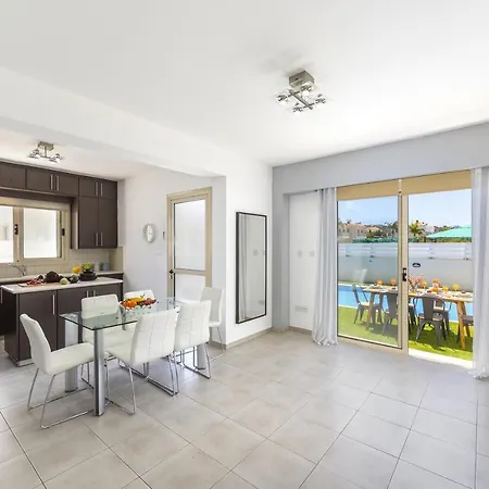 Palm 54 Protaras