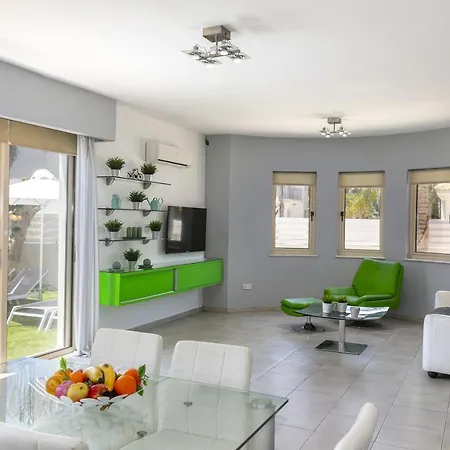 Villa Palm 54 *
